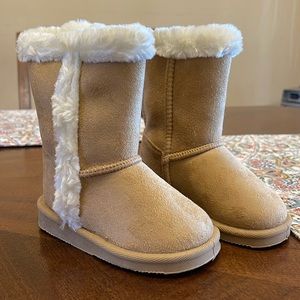 FABKIDS boots in Sand tone